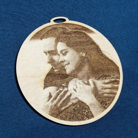 Boule de Noël personnalisée en bois avec gravure photo
