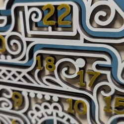 Calendrier de l’Avent lumineux en bois - Maison labyrinthe